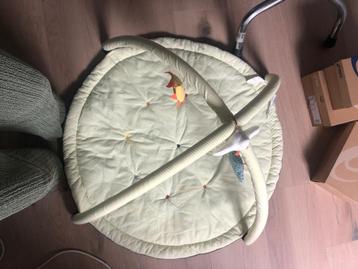 Babykleedje beschikbaar voor biedingen