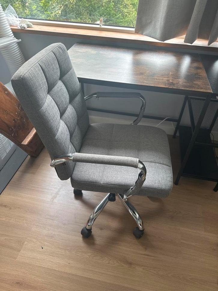 Grijze Bureaustoel - In Hoogte Verstelbaar, Huis en Inrichting, Bureaustoelen, Zo goed als nieuw, Bureaustoel, Grijs, Ergonomisch