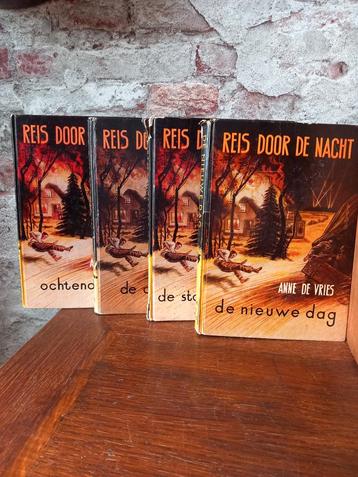 Reis door de nacht complete serie van  Anne de Vries  beschikbaar voor biedingen