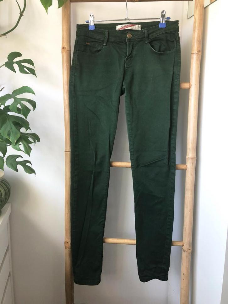 Donker Groene Zara broek spijkerbroek 34, Kleding | Heren, Broeken en Pantalons, Zo goed als nieuw, Maat 46 (S) of kleiner, Groen