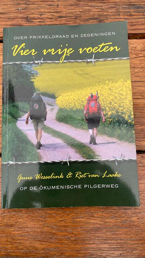 Riet van Laake - over prikkeldraad en zegeningen, Boeken, Politiek en Maatschappij, Zo goed als nieuw, Maatschappij en Samenleving
