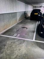 Te huur; Parkeerplaats onder appartementencomplex in Tholen, Zeeland