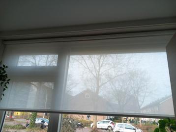 Mooi lichtdoorlatend rolgordijn beschikbaar voor biedingen