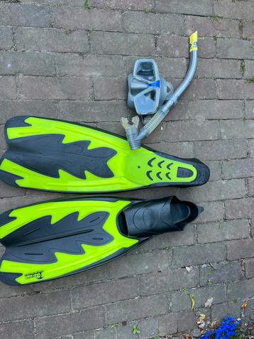 Set flippers/duikbril (maat 40/42) beschikbaar voor biedingen
