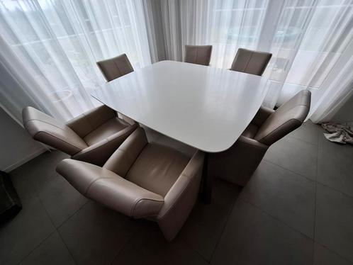 Xooon eettafel met zes roomwitte leren stoelen, Huis en Inrichting, Complete eetkamers, Gebruikt, 4 tot 6 stoelen, Ophalen