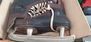 ijshockey schaatsen.  beschikbaar voor biedingen