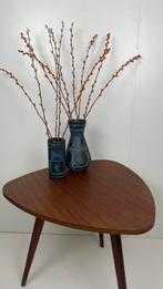 Vintage teakhout tripod coffee table in Pastoe stijl hout, Huis en Inrichting, Tafels | Bijzettafels, Overige vormen, 55 tot 75 cm