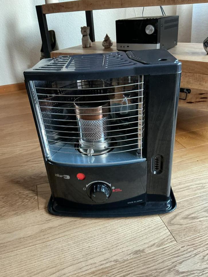 Zibro petroleumkachel met petroleum en pomp, Huis en Inrichting, Kachels, Gebruikt, Vrijstaand, Petroleumkachel, Overige brandstoffen