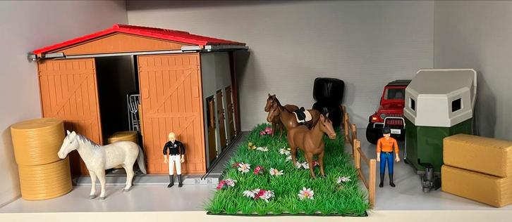 Grote Bruder paardenstal met jeep en paardentrailer, Hobby en Vrije tijd, Modelbouw | Auto's en Voertuigen, Zo goed als nieuw