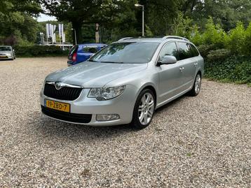 Skoda Superb 1.6TDI 77KW Greenline Combi 2012 Grijs beschikbaar voor biedingen
