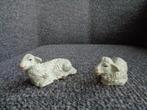 2 antiek liggende schaapjes voor bij een kerststal, Diversen, Kerst, Ophalen of Verzenden