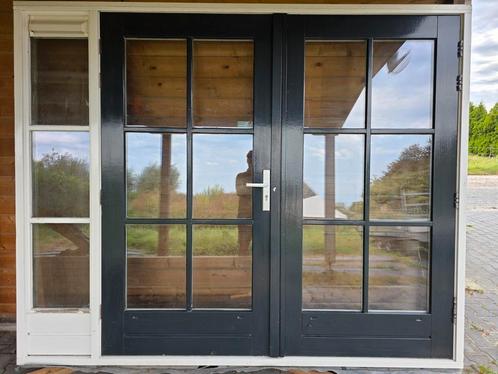Openslaande deuren met kozijn, hardhout in topconditie, Doe-het-zelf en Verbouw, Kozijnen en Schuifpuien, Zo goed als nieuw, Deurkozijn