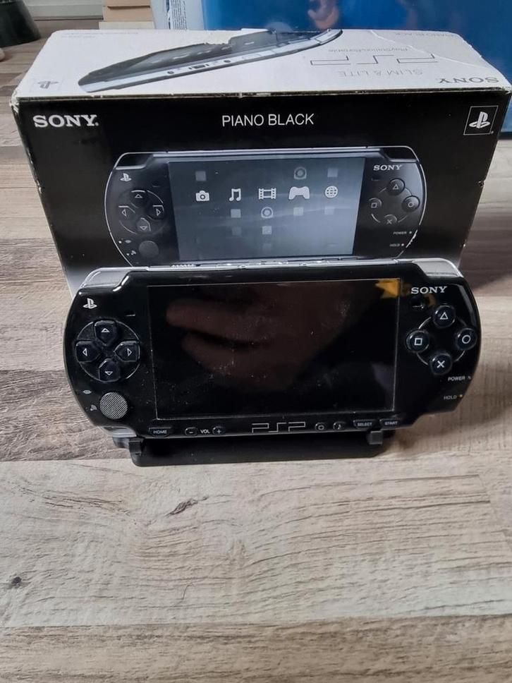 PSP slim & lite - Piano Black - Boxed, Spelcomputers en Games, Spelcomputers | Sony PSP, Zo goed als nieuw, Ophalen of Verzenden