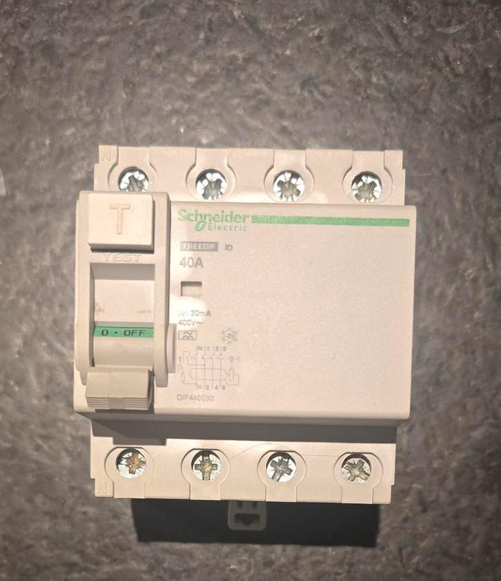 Diverse (differentieel) automaten - zekeringen, Doe-het-zelf en Verbouw, Elektra en Kabels, Zo goed als nieuw, Overige typen, Ophalen of Verzenden