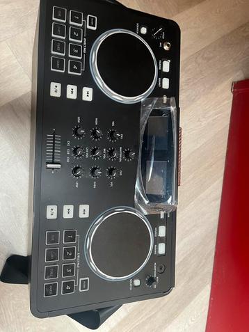 Party luidspreker met DJ controller beschikbaar voor biedingen
