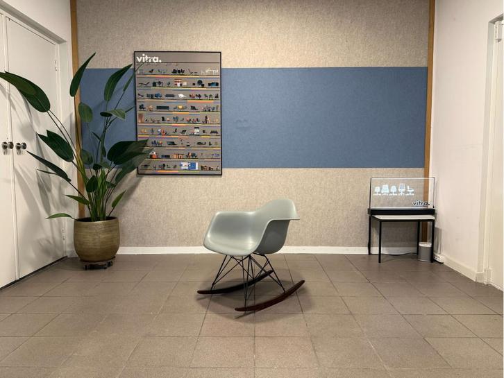 Vitra | Eames | RAR | Light Grey | Dark Maple | 1x, Huis en Inrichting, Stoelen, Zo goed als nieuw, Eén, Hout, Kunststof, Metaal