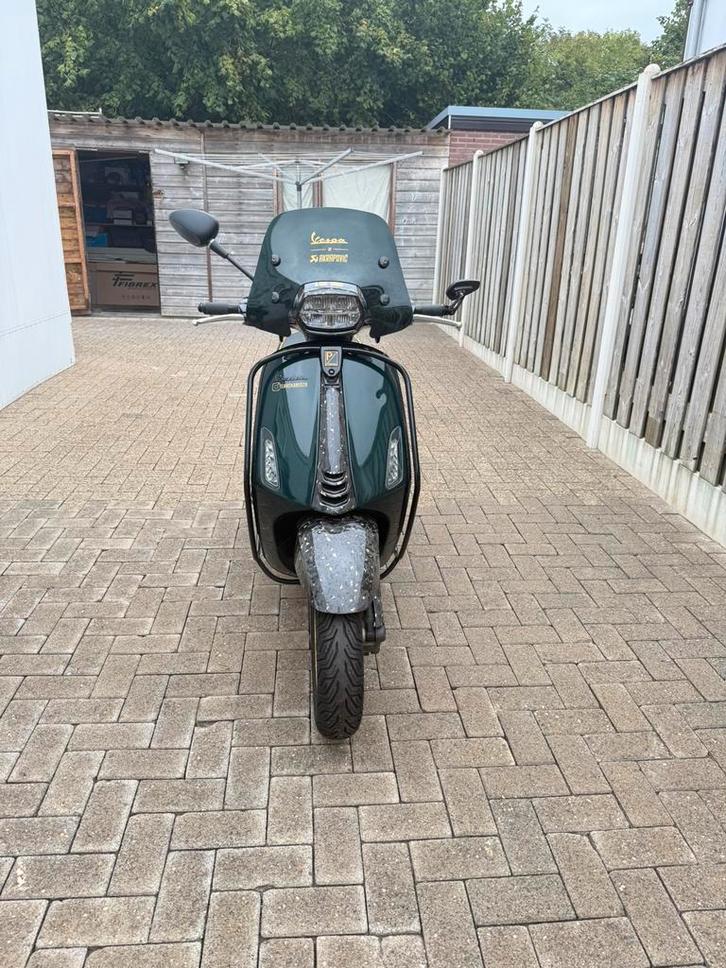 Bom volle vespa sprint e4, Fietsen en Brommers, Scooters | Vespa, Zo goed als nieuw, Overige modellen, Maximaal 45 km/u, Benzine