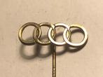 Metalen AUDI MERKEMBLEEM AUTOMOBIEL Speld (Metaalkleur)., Verzamelen, Speldjes, Pins en Buttons, Verzenden, Zo goed als nieuw
