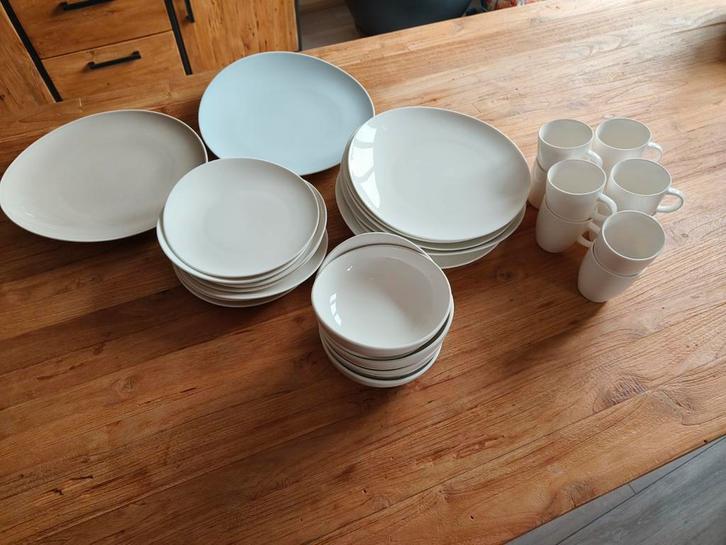 Intermezzo Servies - 10 Kopjes, Borden, Kommen, Huis en Inrichting, Keuken | Servies, Gebruikt, Compleet servies, Effen, Keramiek