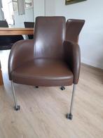 4 lederen eetkamer stoelen op wieltjes, Ophalen, Gebruikt, Bruin, Metaal