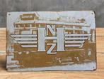 NZH de Blauwe Tram Metalen Wandbord Poster HTM, Verzamelen, Verzenden, Nieuw, Tram, Kaart of Prent