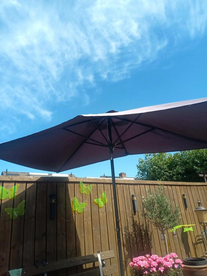 Halve parasol met voet ideaal op balkon, Tuin en Terras, Parasols, Gebruikt, Ophalen