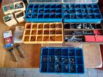 Diverse en schroeven in opberg bakjes. Zie foto,s, Doe-het-zelf en Verbouw, Ophalen of Verzenden, Nieuw, Minder dan 50 mm, Schroeven