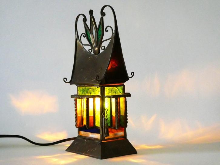 Tafellamp sfeerlampje in de vorm van een Gadang huis, Antiek en Kunst, Antiek | Lampen, Ophalen of Verzenden