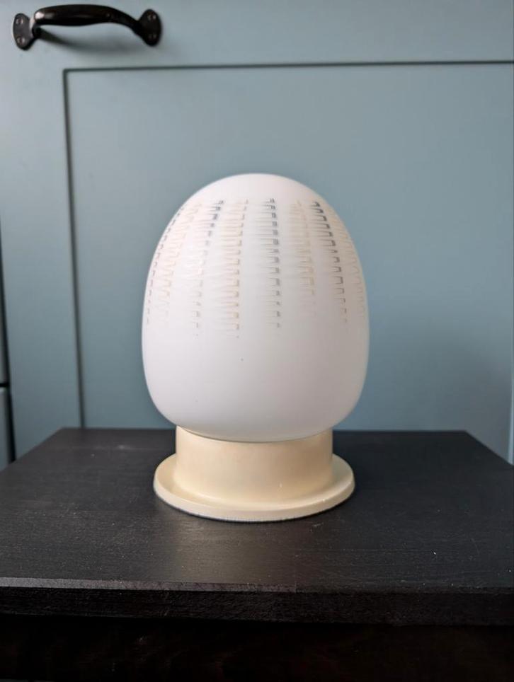 Vintage plafondlamp in melkglas, Huis en Inrichting, Lampen | Plafondlampen, Ophalen of Verzenden
