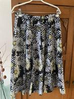Zwart  gebloemde rok Oscar B 38, Kleding | Dames, Rokken, Ophalen of Verzenden, Zo goed als nieuw, Maat 38/40 (M), Onder de knie