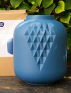 Blauw Vouw vaas matt blue 25cm | design Romy Kuhne | Heinen, Huis en Inrichting, Woonaccessoires | Vazen, Overige kleuren, ., Aardewerk of Porselein