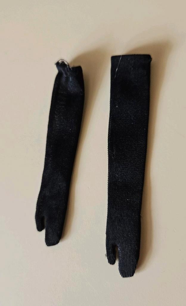 Vintage Barbie handschoenen lang zwart tricot, Verzamelen, Poppen, Zo goed als nieuw, Accessoires, Ophalen of Verzenden