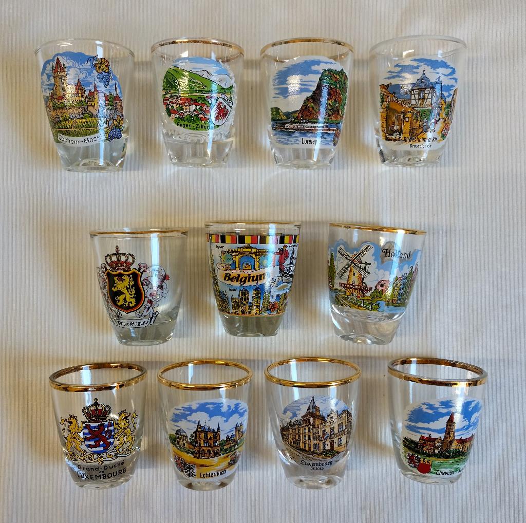 11 vintage souvenir shotglaasjes Duitsland Austria Benelux, Verzamelen, Ophalen of Verzenden, Zo goed als nieuw, Borrel- of Shotglas