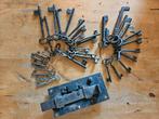 Antieke sleutels en sloten, Antiek en Kunst, Curiosa en Brocante, Ophalen of Verzenden