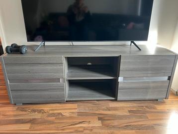 Tv-meubel en Salontafel set beschikbaar voor biedingen