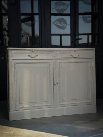 Antiek oud frans dressoir  beschikbaar voor biedingen