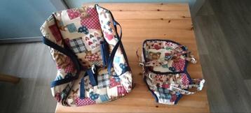 Poppenautostoel en draagzak beschikbaar voor biedingen