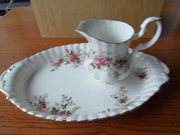 Royal Albert melkkannetje  en onderbord beschikbaar voor biedingen