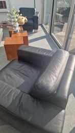 Twee grote leren 2 fauteuils met vaste kussens  zwart, Ophalen, Zo goed als nieuw, Minder dan 75 cm, 50 tot 75 cm