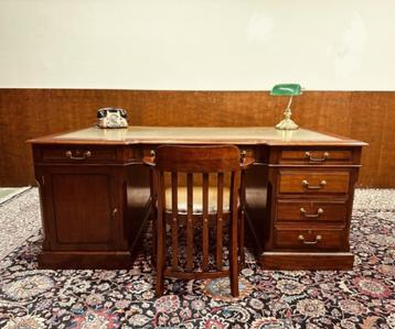 Origineel Globe Wernicke Bureau Partnerdesk met Stoel beschikbaar voor biedingen