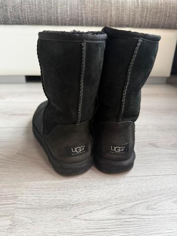 Zwarte halfhoge Uggs - maat 39 beschikbaar voor biedingen