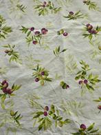 Tafelkleed met olijfmotief - 134x215cm, Huis en Inrichting, Tafelkleden, Ophalen of Verzenden, Zo goed als nieuw, Rechthoek, Binnen
