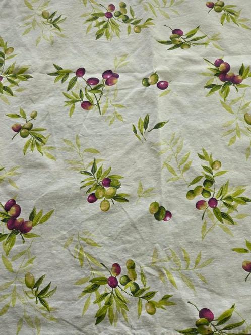 Tafelkleed met olijfmotief - 134x215cm, Huis en Inrichting, Tafelkleden, Zo goed als nieuw, Rechthoek, Binnen, Buiten, Ophalen of Verzenden