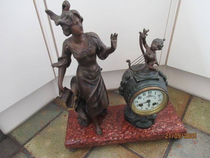 ANTIEKE FRANSE KLOK met BEELDEN - MOREAU-S.C.A.P.H CLUSES, Antiek en Kunst, Antiek | Klokken, Ophalen of Verzenden