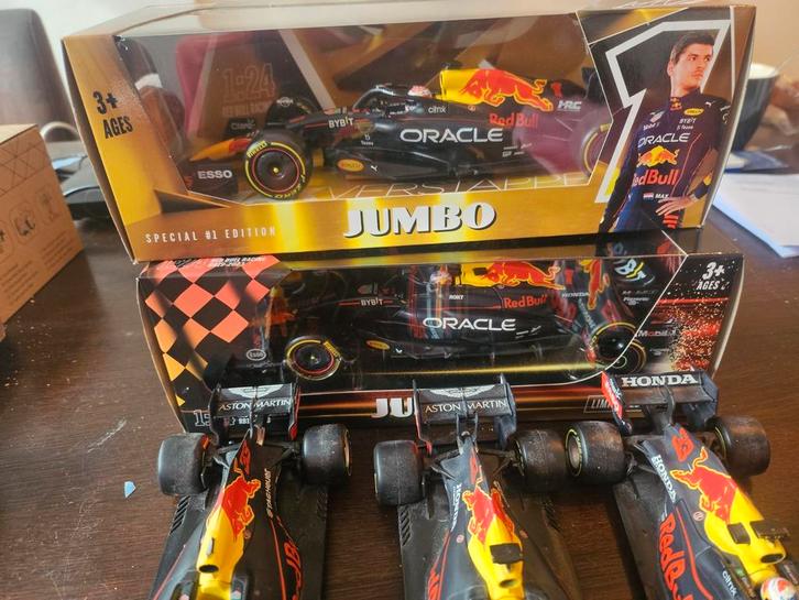 6x red bull racing burago rb14 rb15 rb16 rb16a rb18 rb19, Hobby en Vrije tijd, Modelauto's | 1:24, Zo goed als nieuw, Auto, Bburago