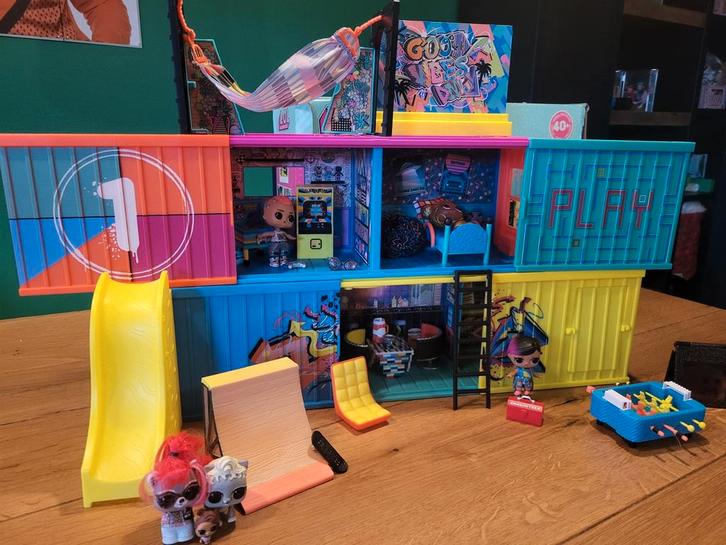 LOL Surprise OMG Huis - Compleet met accessoires! En doos!, Kinderen en Baby's, Speelgoed | Poppenhuizen, Zo goed als nieuw, Poppenhuis
