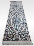 Handgeknoopt Perzisch tapijt loper Naïn Iran crème 60x193cm, Huis en Inrichting, Stoffering | Tapijten en Kleden, Gebruikt, Perzisch Naïn Iran