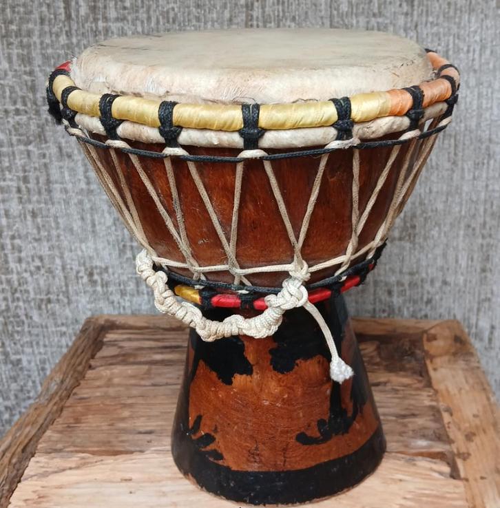 Handgemaakte West-Afrikaanse djembe Ø20 cm, Muziek en Instrumenten, Percussie, Zo goed als nieuw, Trommel, Ophalen of Verzenden