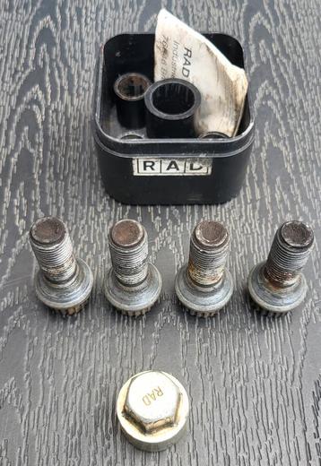 Slotbouten complete set M14x1.5 AUDI SEAT VW SKODA beschikbaar voor biedingen