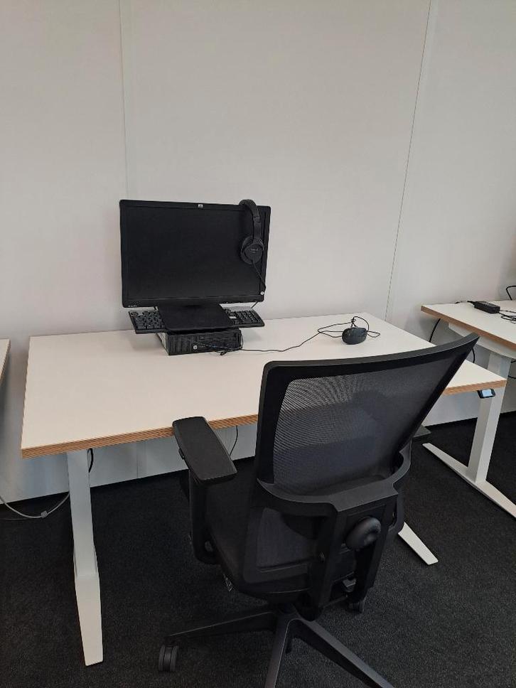 Werkplek/zit-sta bureau, in hoogte  elektrisch verstelbaar, Huis en Inrichting, Bureaus, Gebruikt, Bureau, Elektrisch, In hoogte verstelbaar